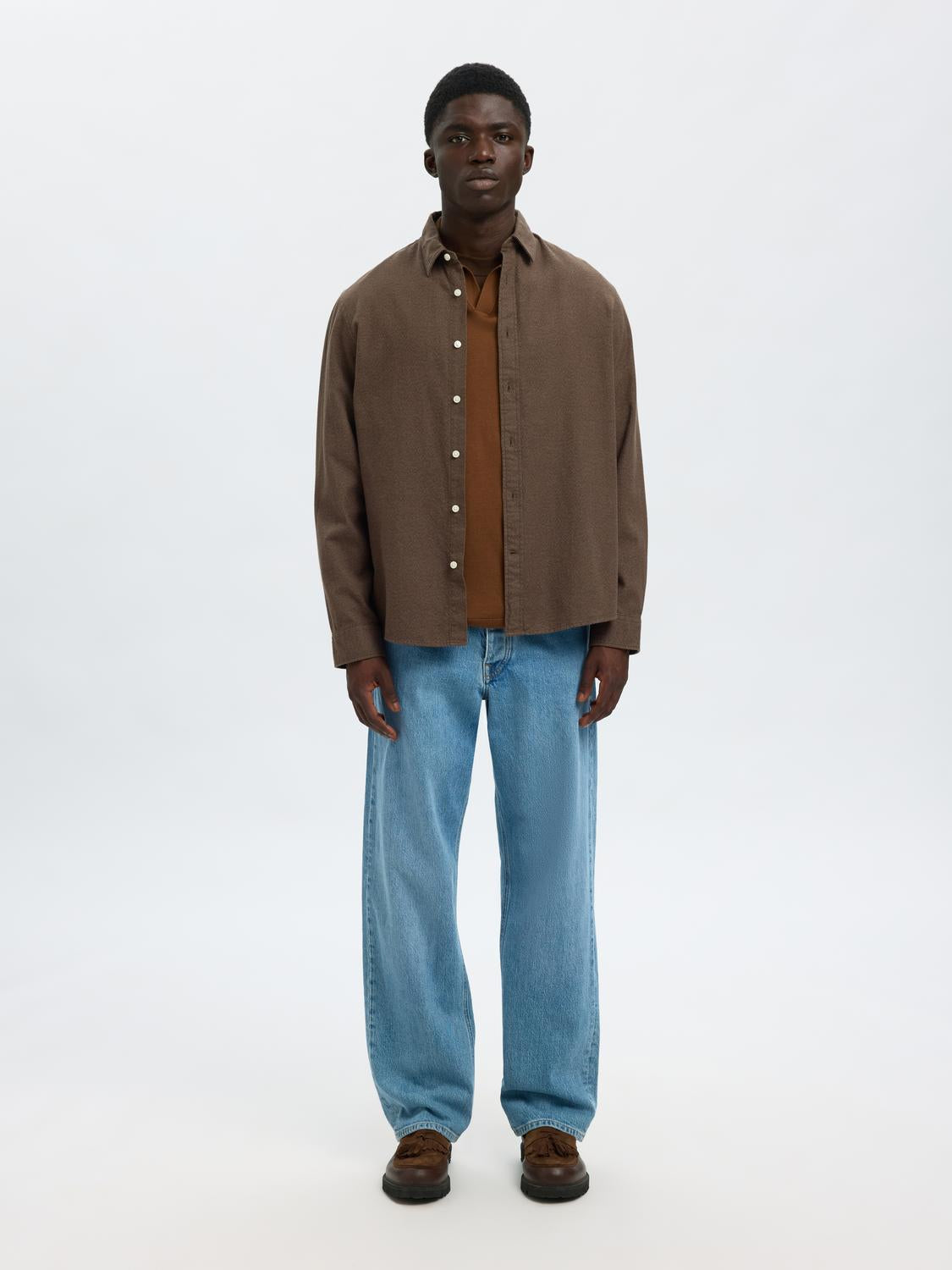 model_shot-front_full